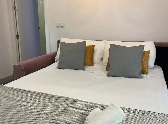 Deluxe Artemisa Sevilla